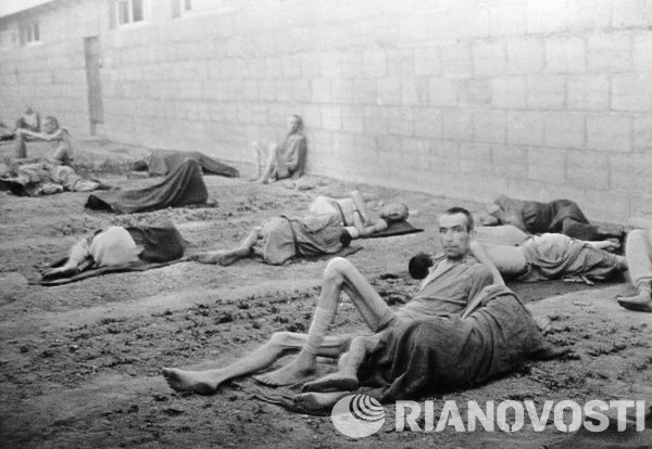 Des prisonniers du camp d'extermination de Mauthausen. Mars 1945